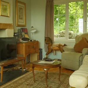 Lodge Spacious In Bath, Nature And City!