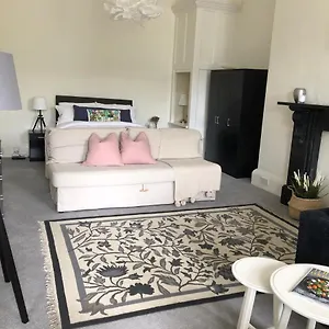 Grosvenor Place Spacious Studio Apartment